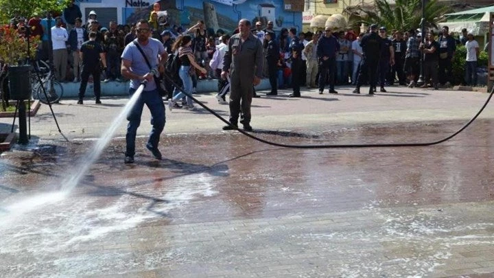Μήνυση για την κατάληψη της πλατείας Σαπφούς στη Λέσβο από πρόσφυγες και παράνομους μετανάστες κατέθεσε ο αντιδήμαρχος Καλλονής